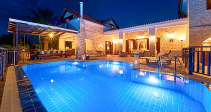 Lilas Luxury Villa, on kivi kartano on oma uima-allas.