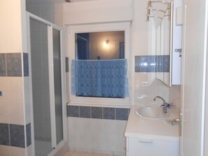 Een douche, een haardroger