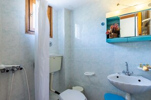 Badekar, hårføner, håndklær og såpe