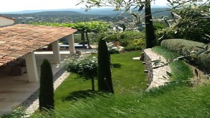 Property grounds - Wonderful Luxurious 5 Star Villa with stunning Sea View , air conditioning. (Vence)