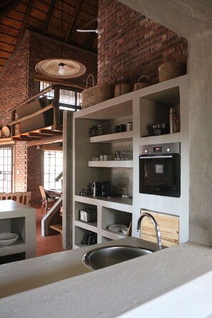 Fridge, microwave, oven, stovetop - Attractive, spacious villa in an oasis of tranquility (Marloth Park)