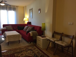 Télévision, livres, chaîne hi-fi