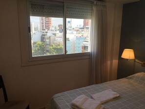 2 chambres, coffres-forts dans les chambres, fer et planche Ă repasser