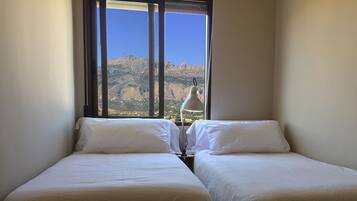 2 makuuhuonetta, silitysrauta/-lauta, vauvan matkasÀnky, ilmainen Wi-Fi