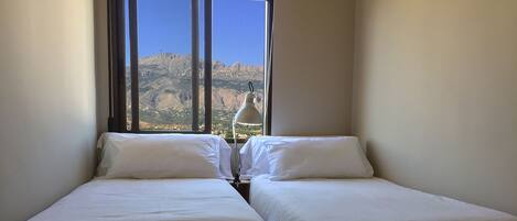 2 chambres, fer et planche à repasser, lit parapluie, Wi-Fi gratuit