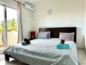 2 bedrooms, WiFi, bed sheets - Beachfront Apartment with Pool & Tennis - Flic En Flac  (Flic en Flac)