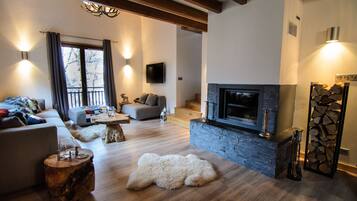 Smart TV, fireplace, video games, DVD player