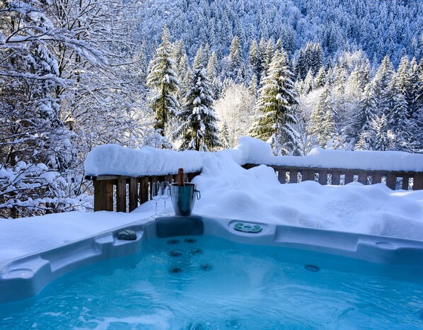 Baignoire à remous extérieure