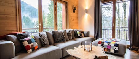 Smart TV, fireplace, video games, DVD player