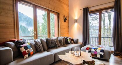 Stylish Mountain Chalet in Morzine /Nyon Lift /Hot Tub /Ensuite Rooms /Wifi