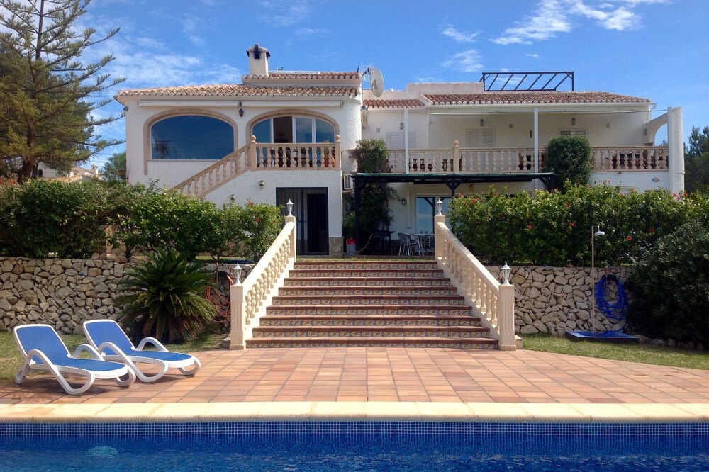 A Villa Apartment With Stunning Views And Large Pool