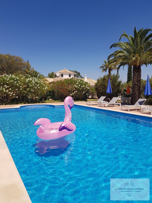 Pool - Monte-Bougainvillea Holiday Apartments in central Algarve -MALVAS- (Faro)