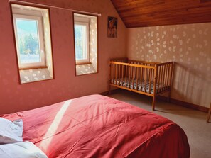 2 bedrooms, iron/ironing board, free WiFi, bed sheets