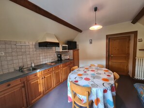 KĂŒhlschrank, Mikrowelle, Ofen, Herdplatte