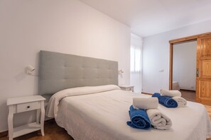 4 chambres, fer et planche à repasser, Wi-Fi gratuit, draps fournis