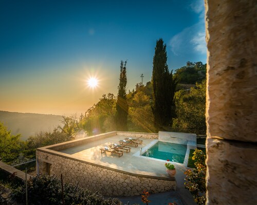 Siora Tanto Villa, a combination of rustic charm and modern flair! 