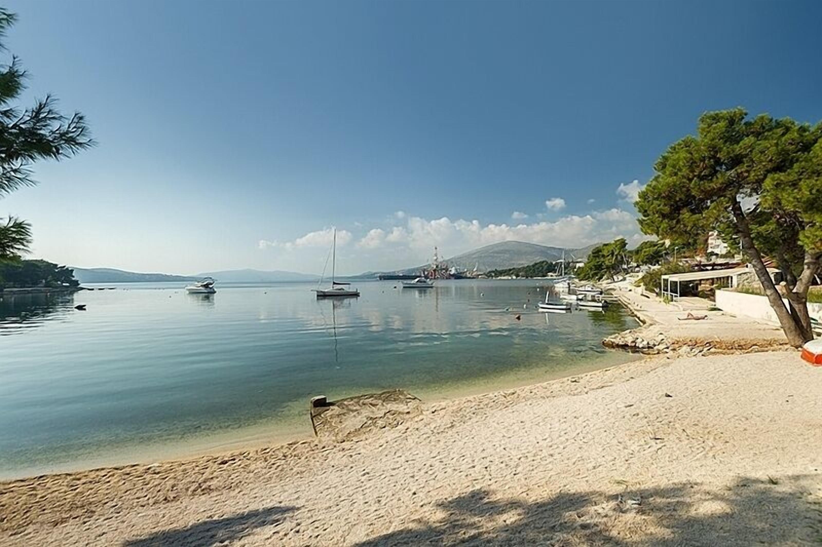 Una spiaggia nelle vicinanze