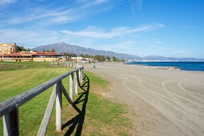 On the beach - Luxury villa in Marbella (Guadalmina Baja)  (Marbella)