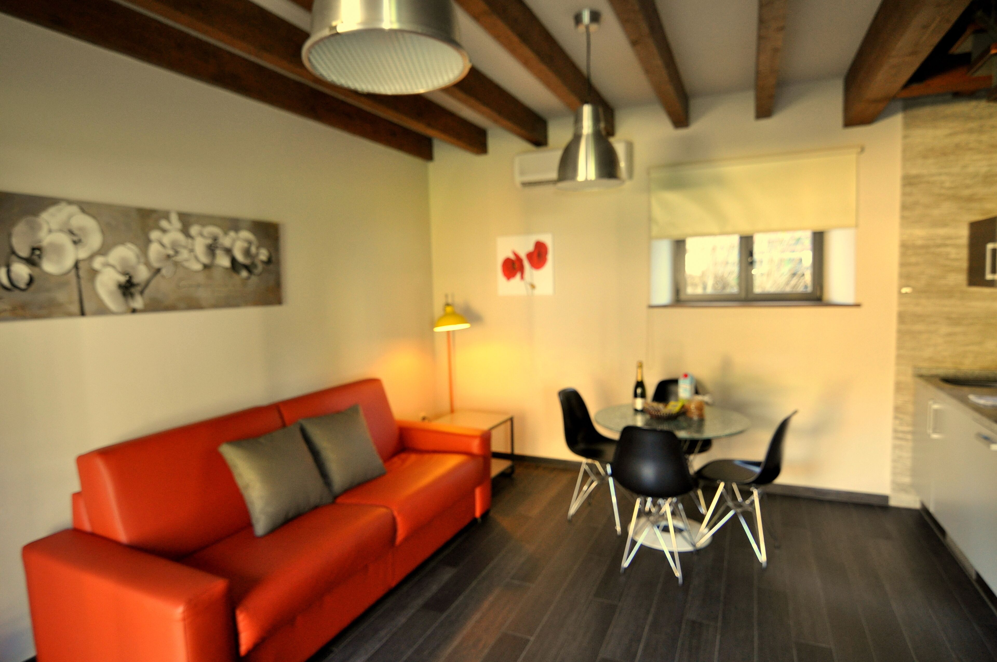 Smart TV, fireplace, table tennis