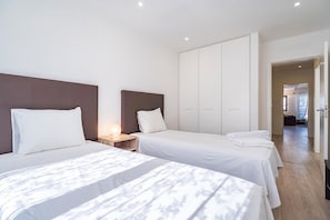 3 chambres, fer et planche à repasser, accès Internet, draps fournis