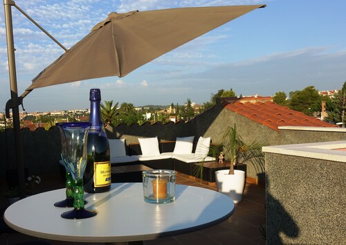 Nice villa with wonderful sights, come to profite sunrise on the ser