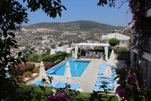 Outdoor pool - Apartment With Shared Pool And Sea Views (Kalkan)