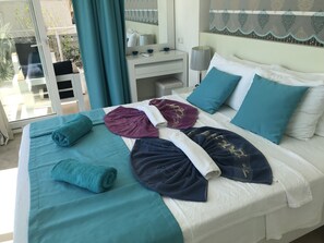 2 bedrooms, iron/ironing board, WiFi, bed sheets - Apartment With Shared Pool And Sea Views (Kalkan)