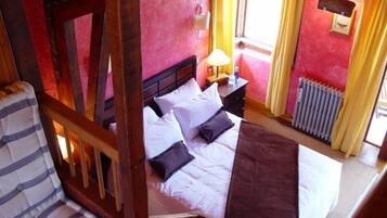 2 makuuhuonetta, vauvan matkasänky, internet