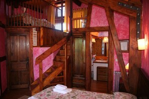 2 bedrooms, travel cot, Internet