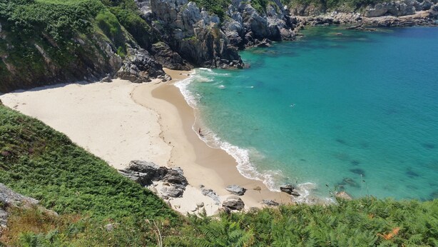 A coastal landscape with a sandy beach, clear turquoise waters, and rocky cliffs. - Beautiful, spacious, 2 bed renovated breton cider press, 10km from the coast! (Cast)