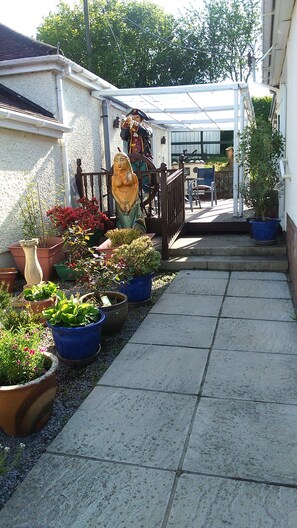 Terrace/patio - Fantastic self-catering apartment on the outskirts of Caerleon (Caerleon)