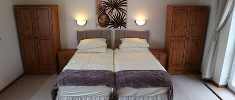 1 dormitori, planxa i posts de planxar, wifi gratuïta i roba de llit