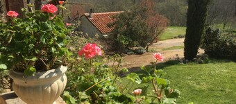 Encantadora cabaña auténtica y acogedora en el corazón del campo de Quercy