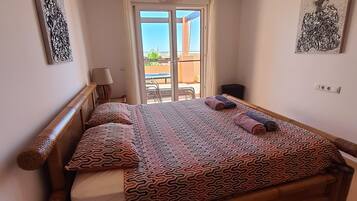 5 chambres, fer et planche à repasser, lit parapluie, Wi-Fi gratuit