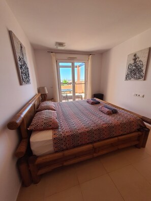 5 chambres, fer et planche à repasser, lit parapluie, Wi-Fi gratuit