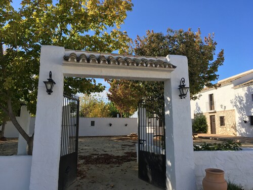 AUTENTICO CORTIJO ANDALUZ IDEAL FAMILIES