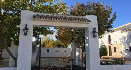 AUTENTICO CORTIJO ANDALUZ IDEAL FAMILIES