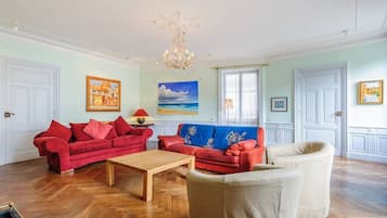 TV, fireplace, DVD player, table tennis