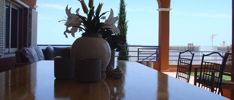 تناول الطعام بالخارج