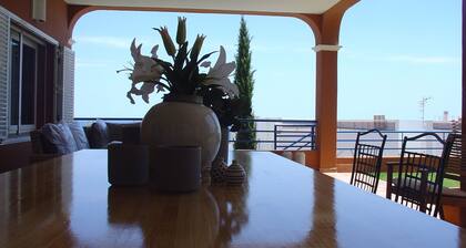 Beautiful Villa, stunning views, pool, golf course, perfect location.