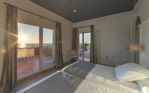 5 chambres, fer et planche à repasser, Wi-Fi, draps fournis