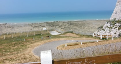 2 ROOMS FOR RENT TWO STEPS FROM THE SEA