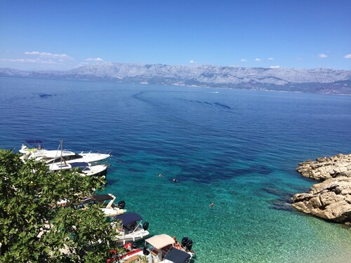 Holiday on the motor yacht "Eufemia", a Sealine Fly33.