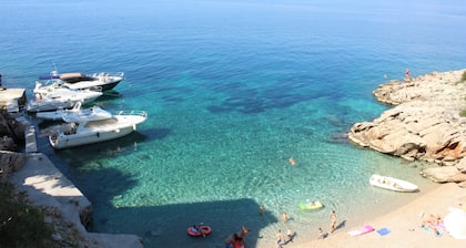 Vacances sur le yacht Ă moteur "Eufemia", un Sealine Fly33.