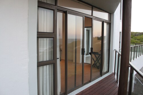 Beautiful sea view, walk out of the house onto the dunes and beach. Quiet 