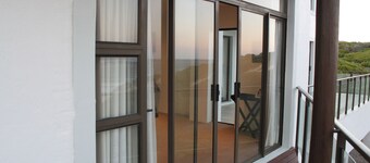 Beautiful sea view, walk out of the house onto the dunes and beach. Quiet 