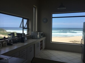 Fridge, microwave, oven, stovetop - Beautiful sea view, walk out of the house onto the dunes and beach. Quiet  (Oyster Bay)