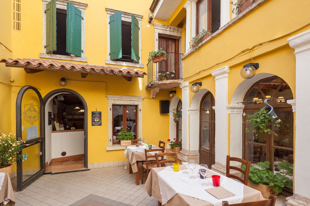 A old inn That is an Italian Landmark ... About 200 Years old "suite 1"
