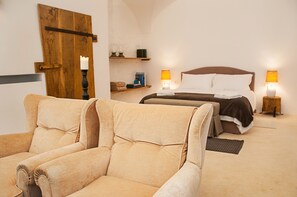 6 bedrooms, in-room safe, free WiFi, bed sheets - Masseria San Michele with pool in Martina Franca, Puglia (Martina Franca)