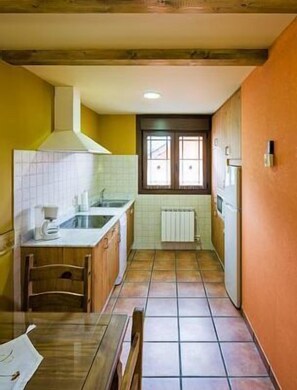 Réfrigérateur, micro-ondes, plaque de cuisson, lave-vaisselle